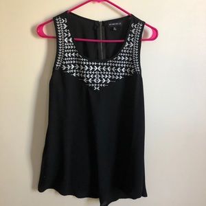 Flowy black tank with white pattern